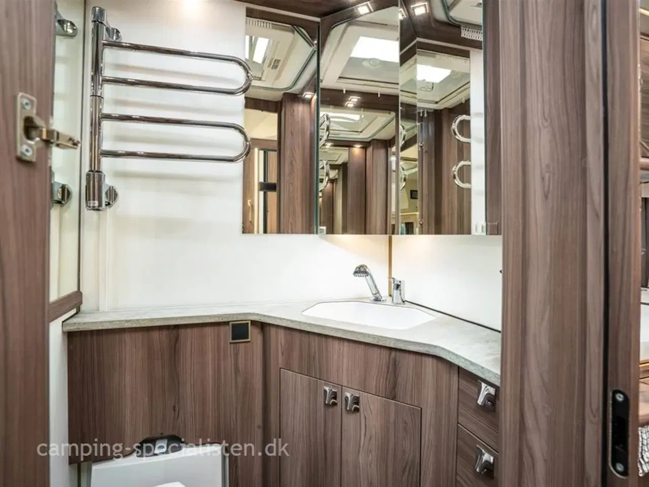 Billede 7 - 2024 - Kabe Smaragd 540 GLE KS Premium Line Kabe 540 GLE KS PREMIUM LINE model 2024 kan snart ses i Silkeborg