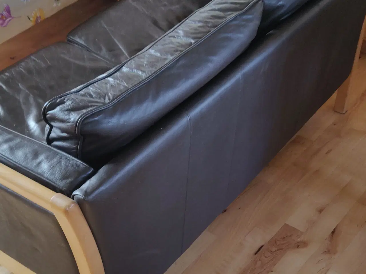 Billede 3 - gratis 2 pers Sofa læder