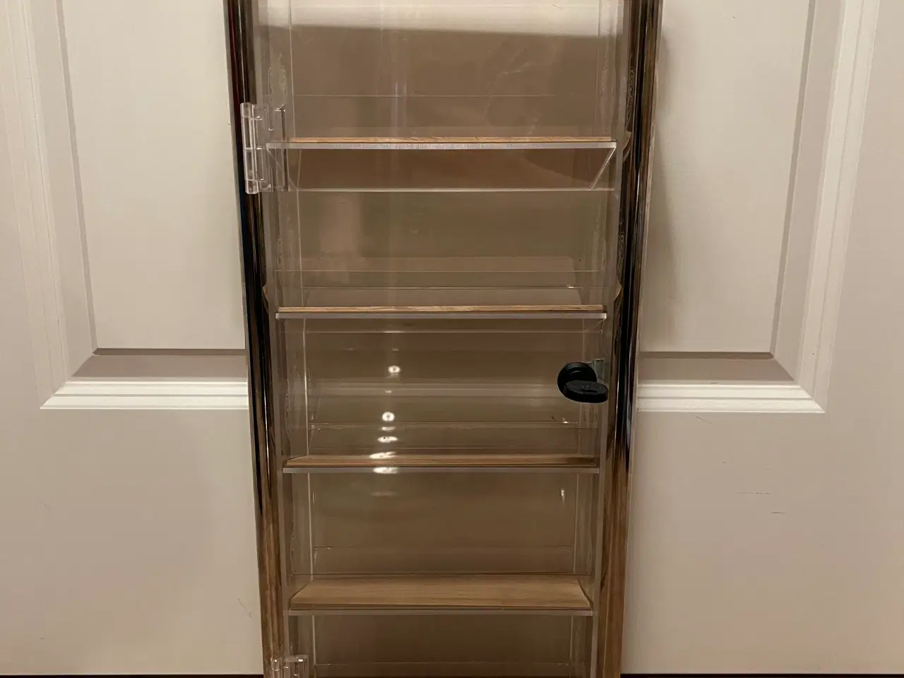 Billede 3 - Smukt udstillings skab