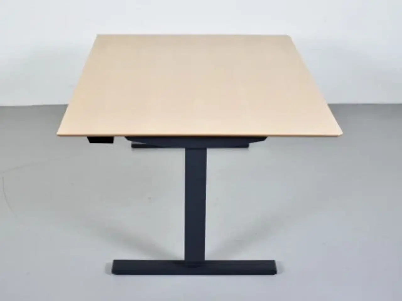 Billede 4 - Scan office hæve-/sænkebord med bøgelaminat, 150 cm.