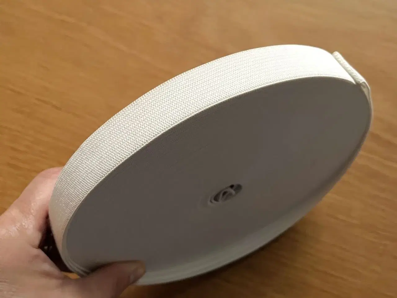 Billede 4 - Hel rulle med god elastik. 2 cm bred.