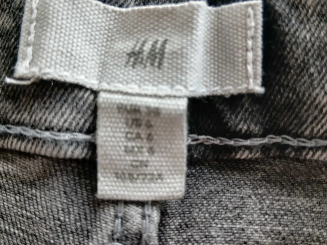Billede 4 - Shorts. H&M. 38