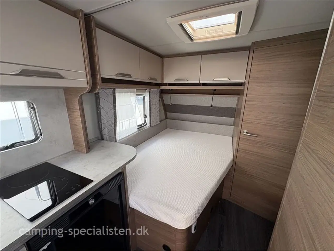 Billede 8 - 2022 - Knaus Sport 450 FU SPORT E POWER SELECTION   Knaus Sport 450 FU E-power 2022 - inkl. Ventura 300 fortelt - kan nu ses hos Camping-Specialisten.dk