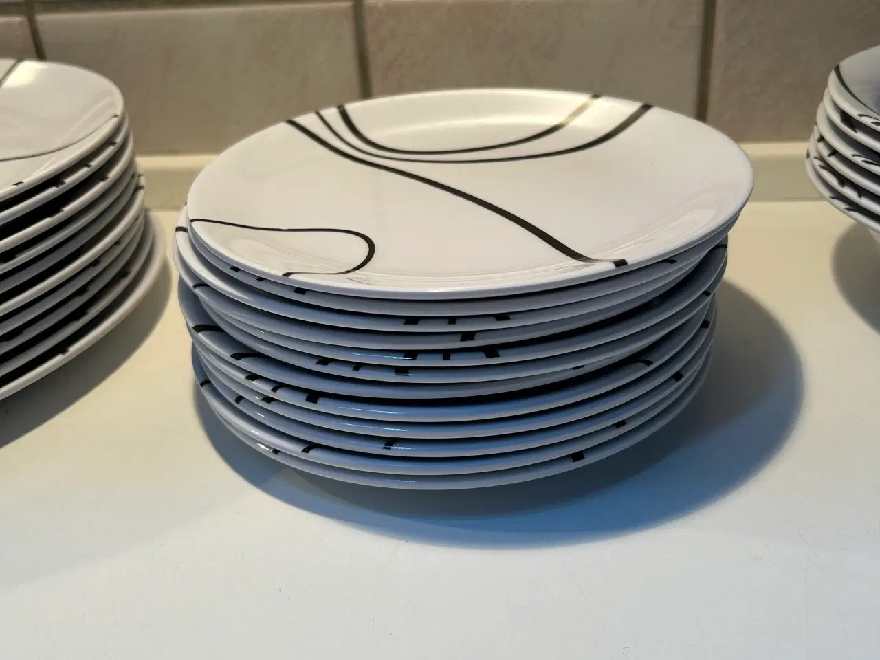 Billede 2 - Camping stel 28 stk. melamin tallerkner