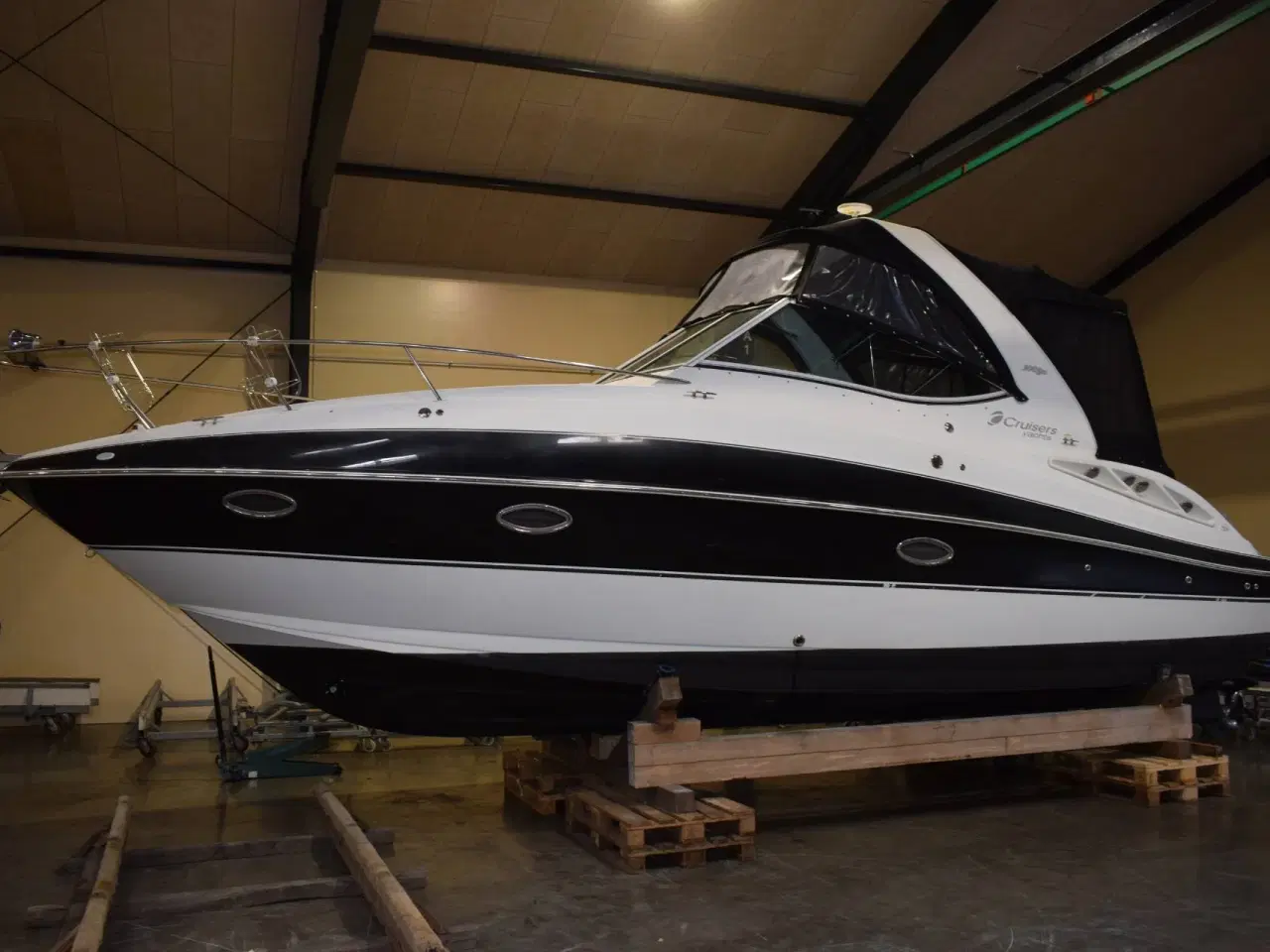 Billede 1 - Cruiser Yachts 300 Express - Twin Volvo Penta D3/Udstyr - DIESEL