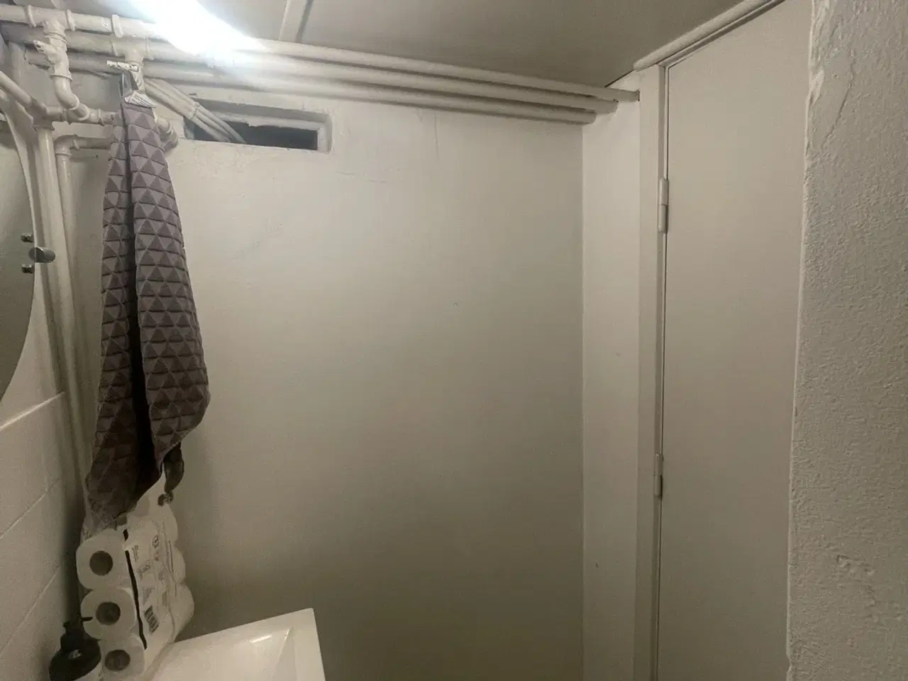 Billede 12 - Kælderlejemål egnet til kontor eller lager inkl. 1 privat parkeringsplads.