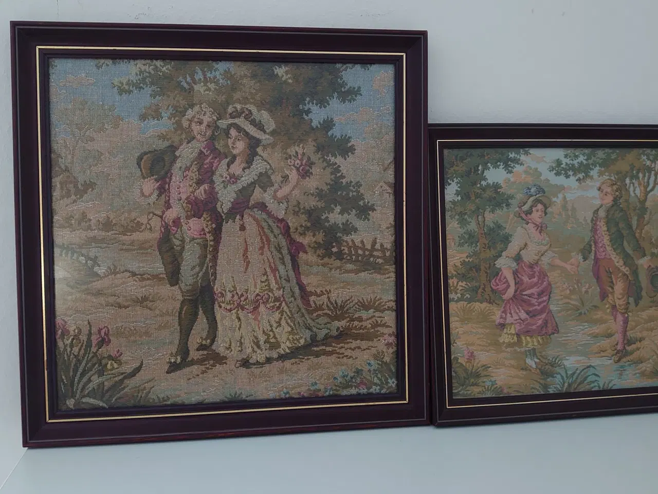 Billede 1 - 2 gamle vævede motiver af fransk romantik i ramme.