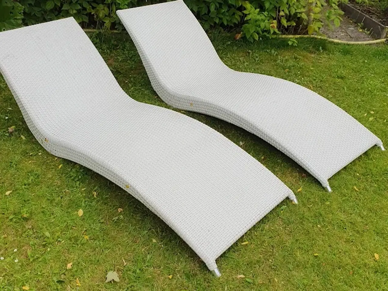 Billede 1 - Solseng, 2 stk. i hvid polyrattan