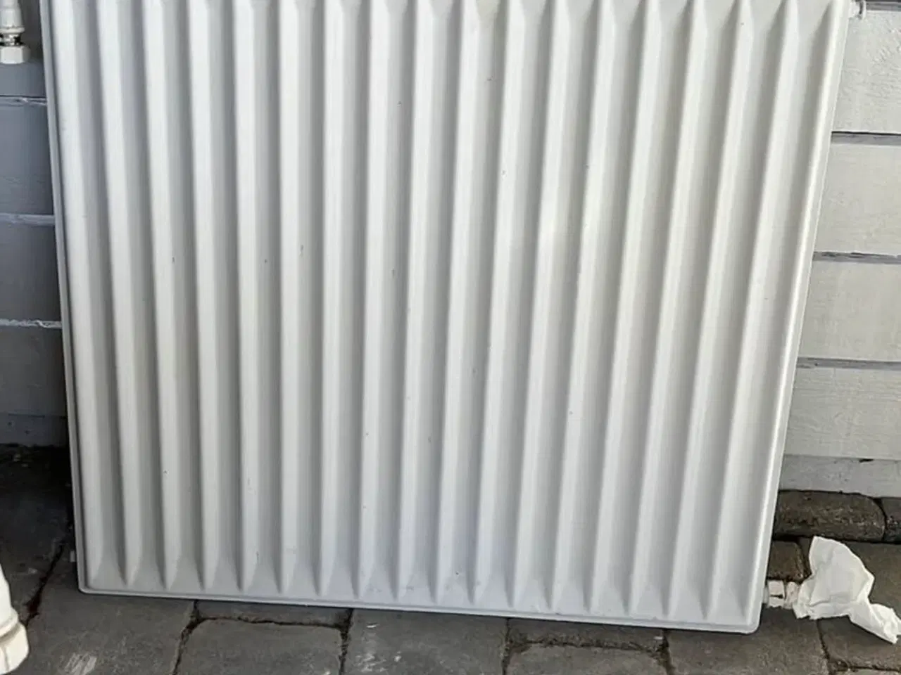 Billede 2 - 2 stk radiatorer 59 cm  bred x  56 cm