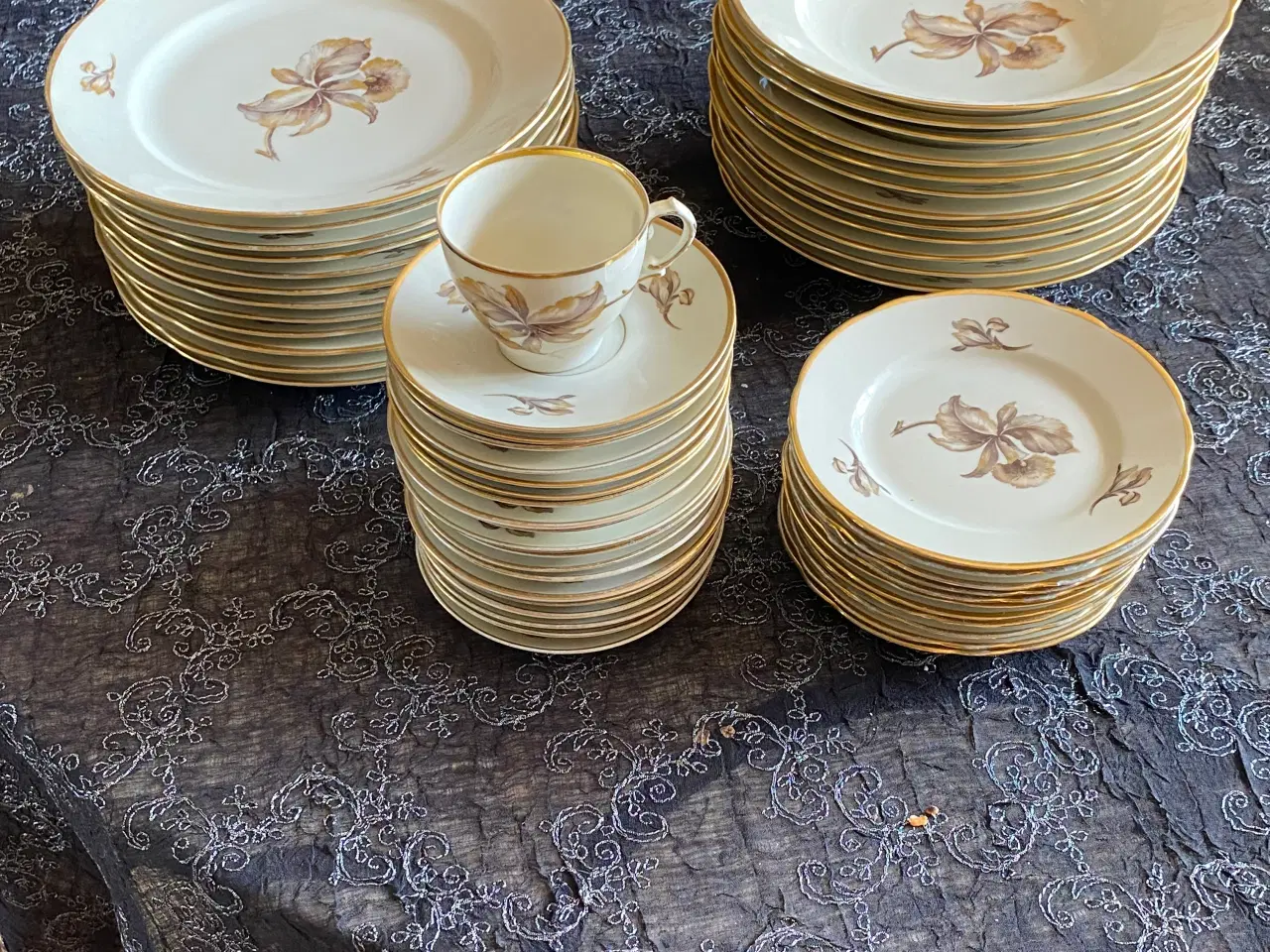 Billede 1 - Brun Orkidé - Kjøbenhavns porcellains Maleri (kPM)