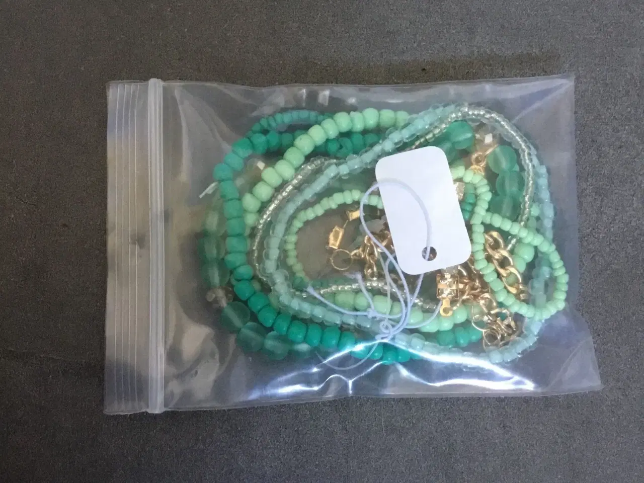 Billede 2 - Perlearmbånd sæt med 8 armbånd med perler