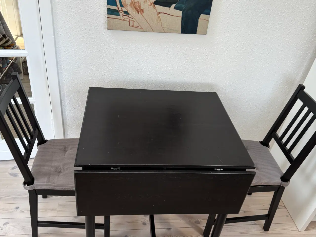 Billede 1 - Lille sort spisebord inkl 2 stole