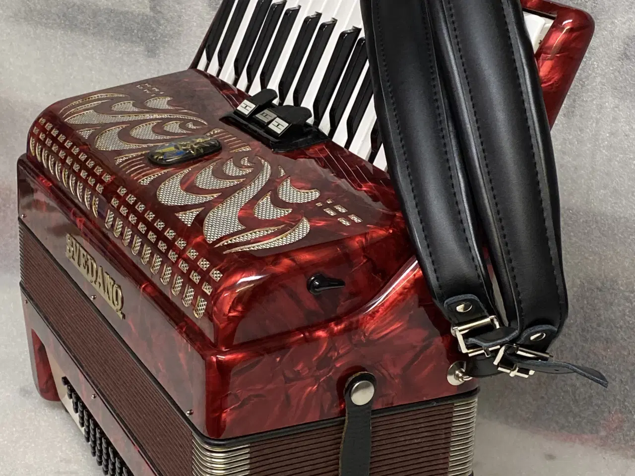 Billede 4 - Denne flotte røde Svadano-harmonika sælges