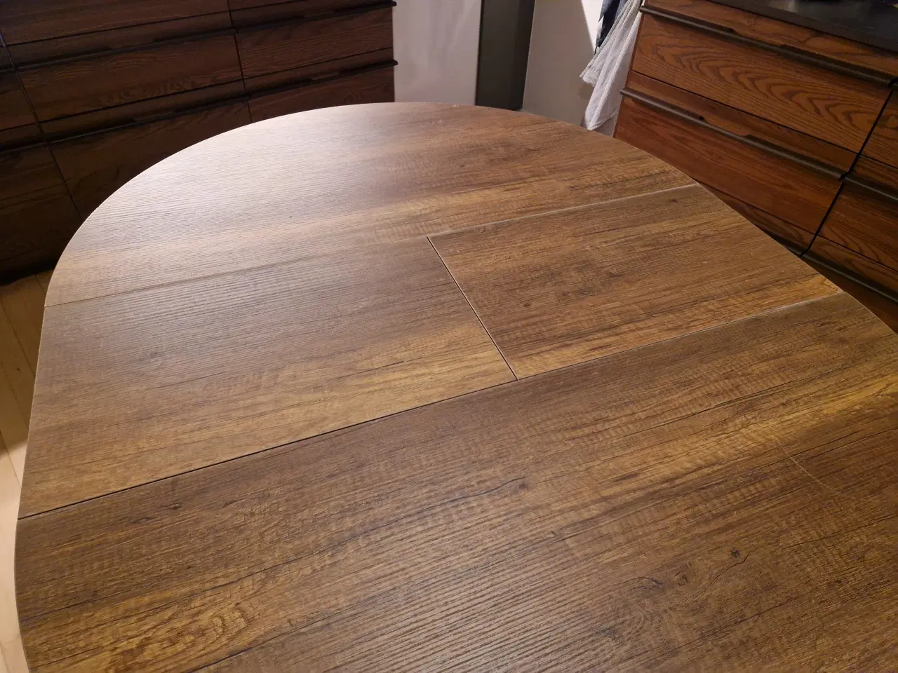 Billede 4 - Spisebord med tillægsplade