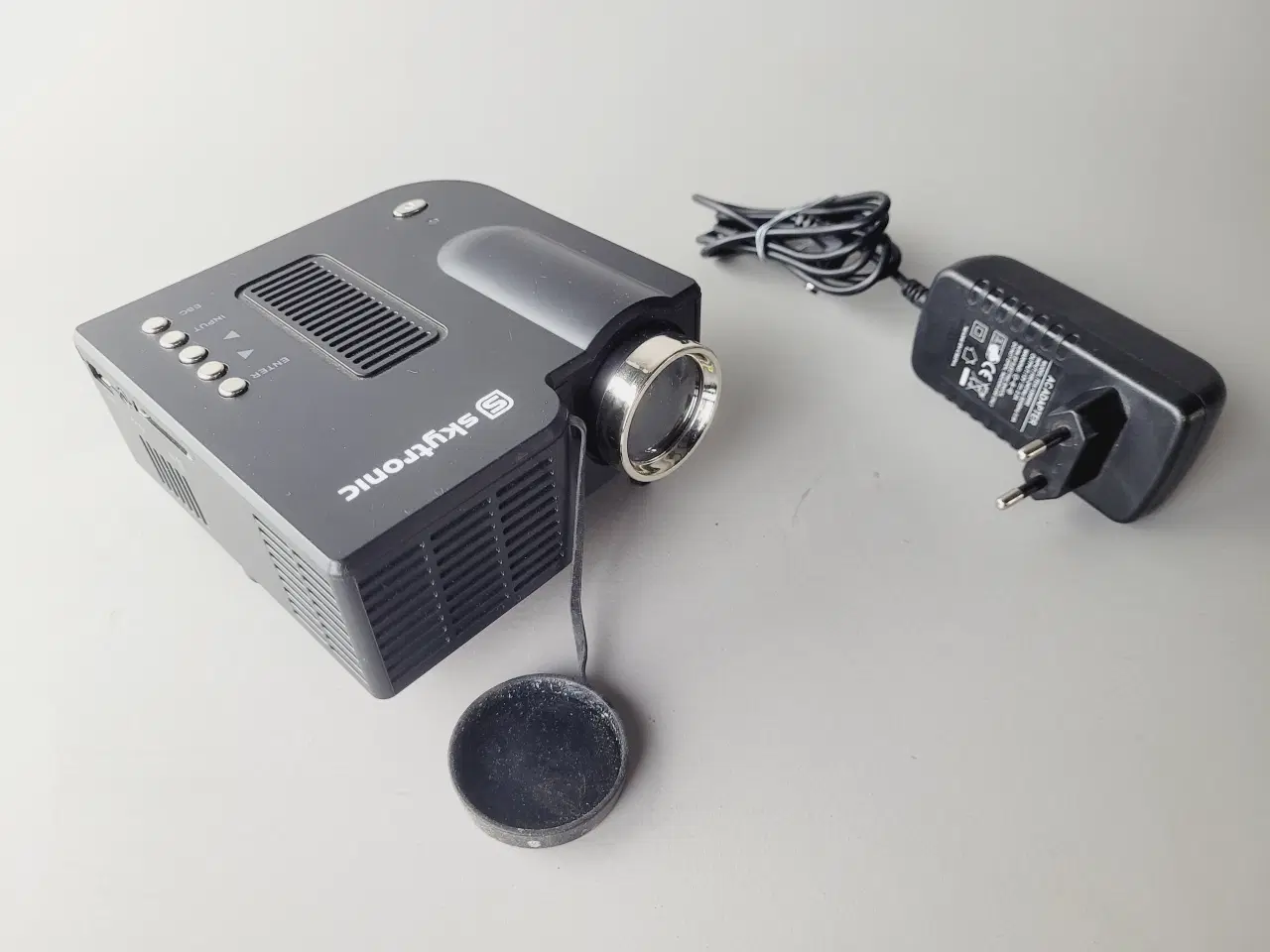 Billede 2 - ⭐️. 🎥 Skytornic Mini LED Projektor (HDMI/USB/SD) 