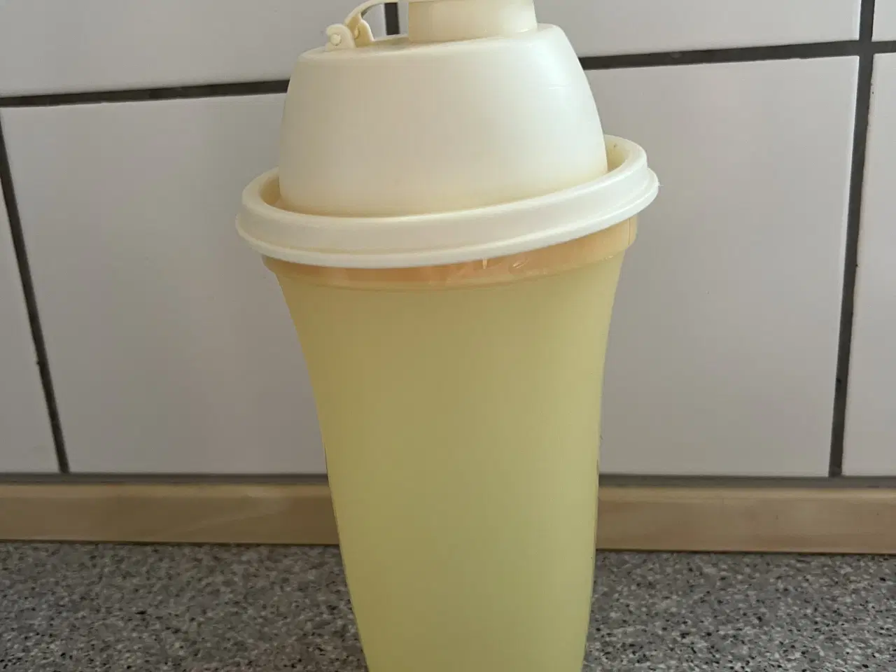 Billede 1 - Tupperware Quick Shake-beholder