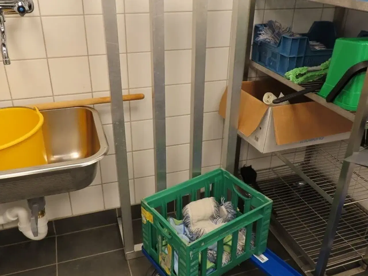 Billede 4 - Reoler, transportvogne ASSORTEREDE MODELLER