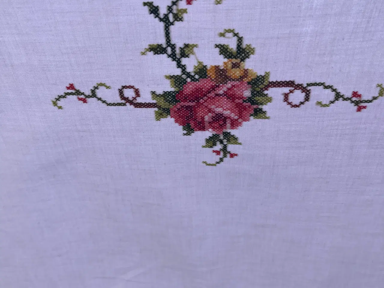 Billede 2 - Smuk broderet dug