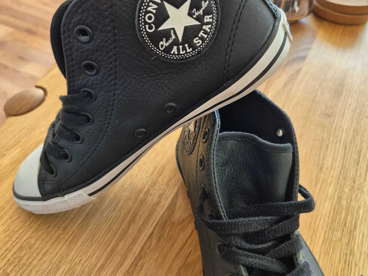 Billede 2 - Converse læder sko
