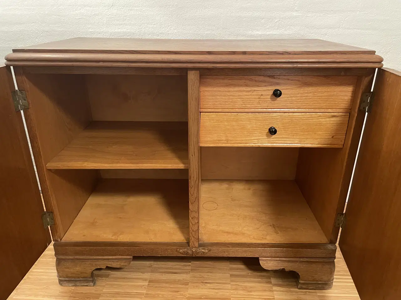 Billede 2 - Skænk med fine detaljer