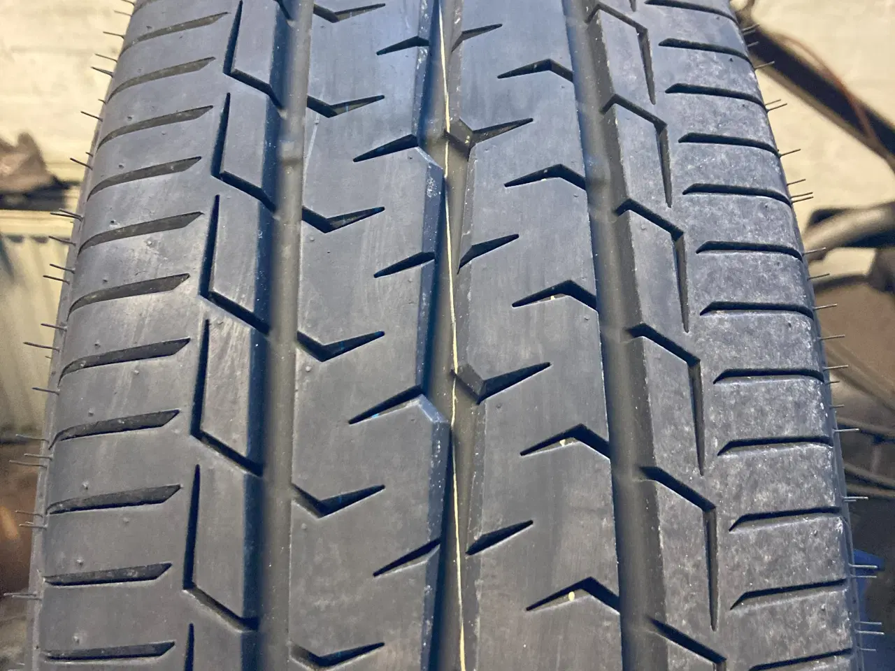 Billede 3 - Varevognsdæk 205/70R15