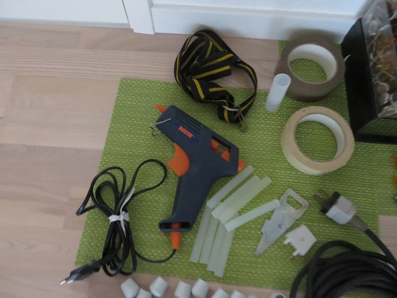 Billede 6 - Vægophæng til støvsugerslange/dækservietter  m.m.