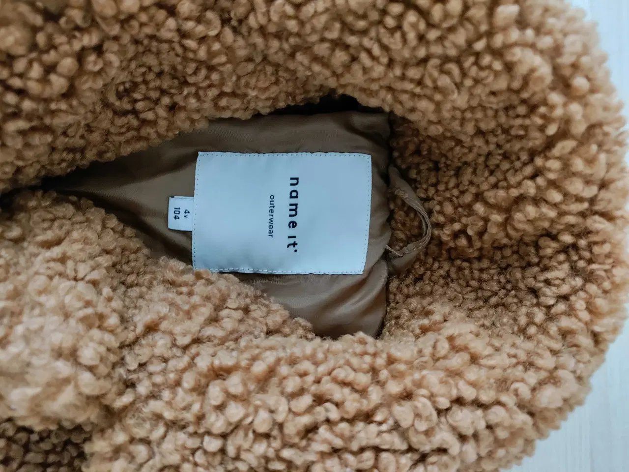 Billede 3 - Jakke str 104 - helt som ny