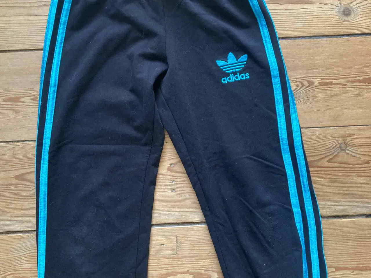 Billede 4 - Adidas børnetøj