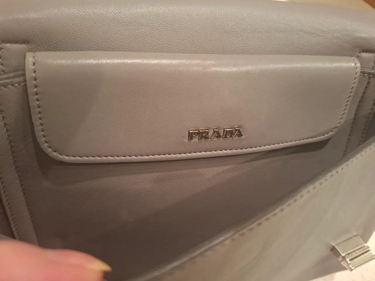 Billede 6 - Grå / gul  Prada skindtaske  