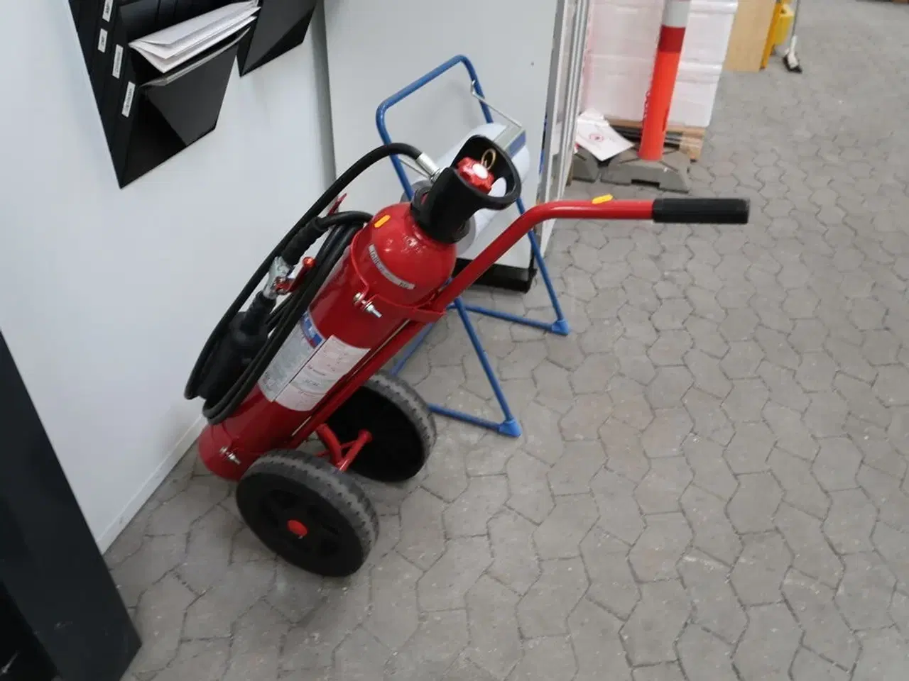 Billede 1 - Vogn med ildslukker