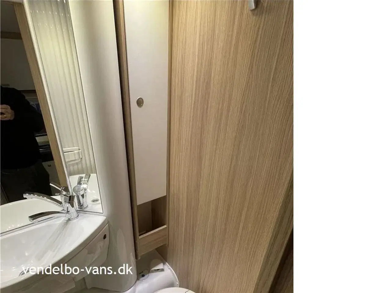 Billede 14 - 2021 - SunLight VAN V66 Adventure Edit   Enkelsenge og garage - kun 6,5 m lang