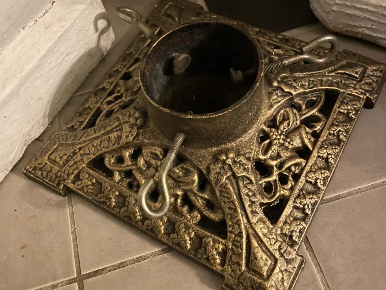 Billede 1 - Juletræsfod i jern