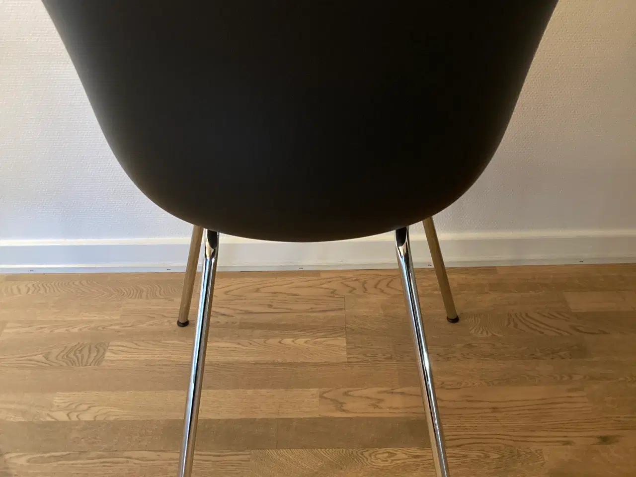 Billede 7 - Spisebord med 6 Hay stole (Normalpris 17.000kr.) 