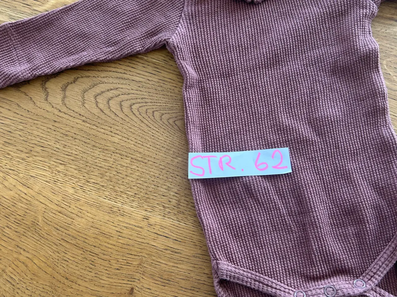 Billede 5 - Babytøj til pige str. 62