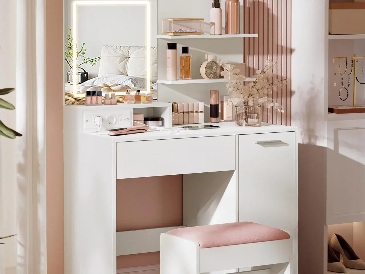 Billede 2 - Toiletbord med LED-spejl og strømudtag – skuffe, åbne hylder og skab med 2 justerbare hylder, hvid (Kailyn, RDT138W01)