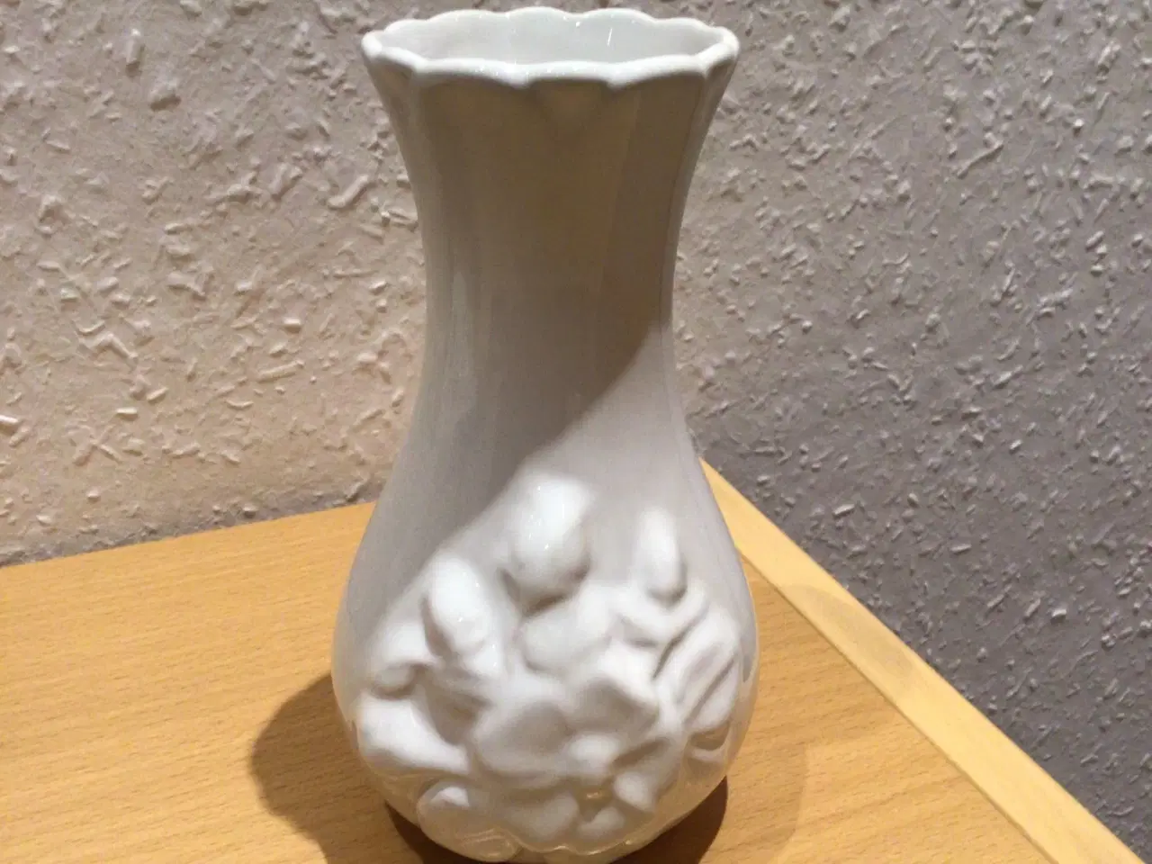 Billede 1 - Hvid keramikvase. Loucarte