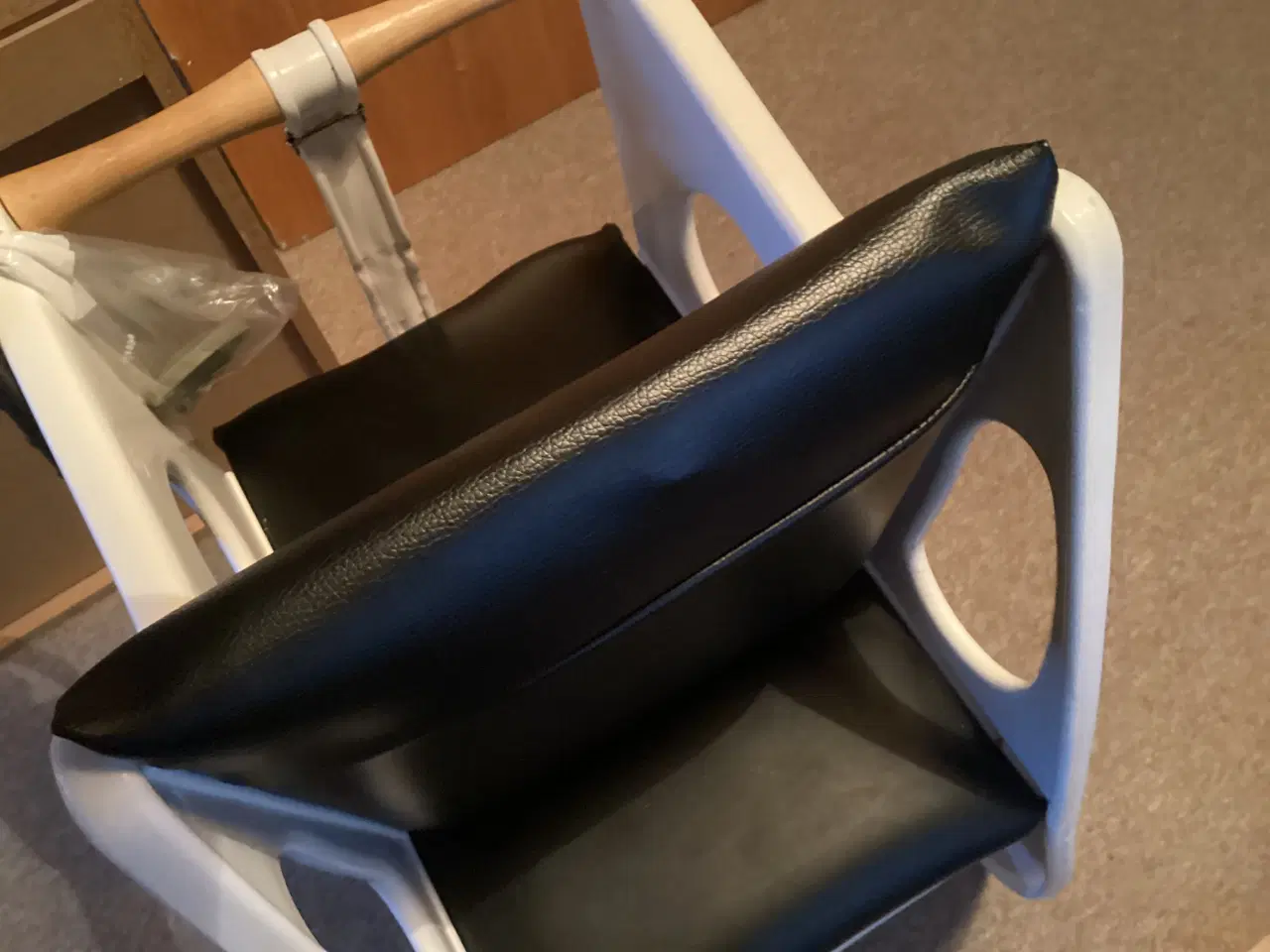 Billede 3 - Hvid Hokus Pokus stol m/rat