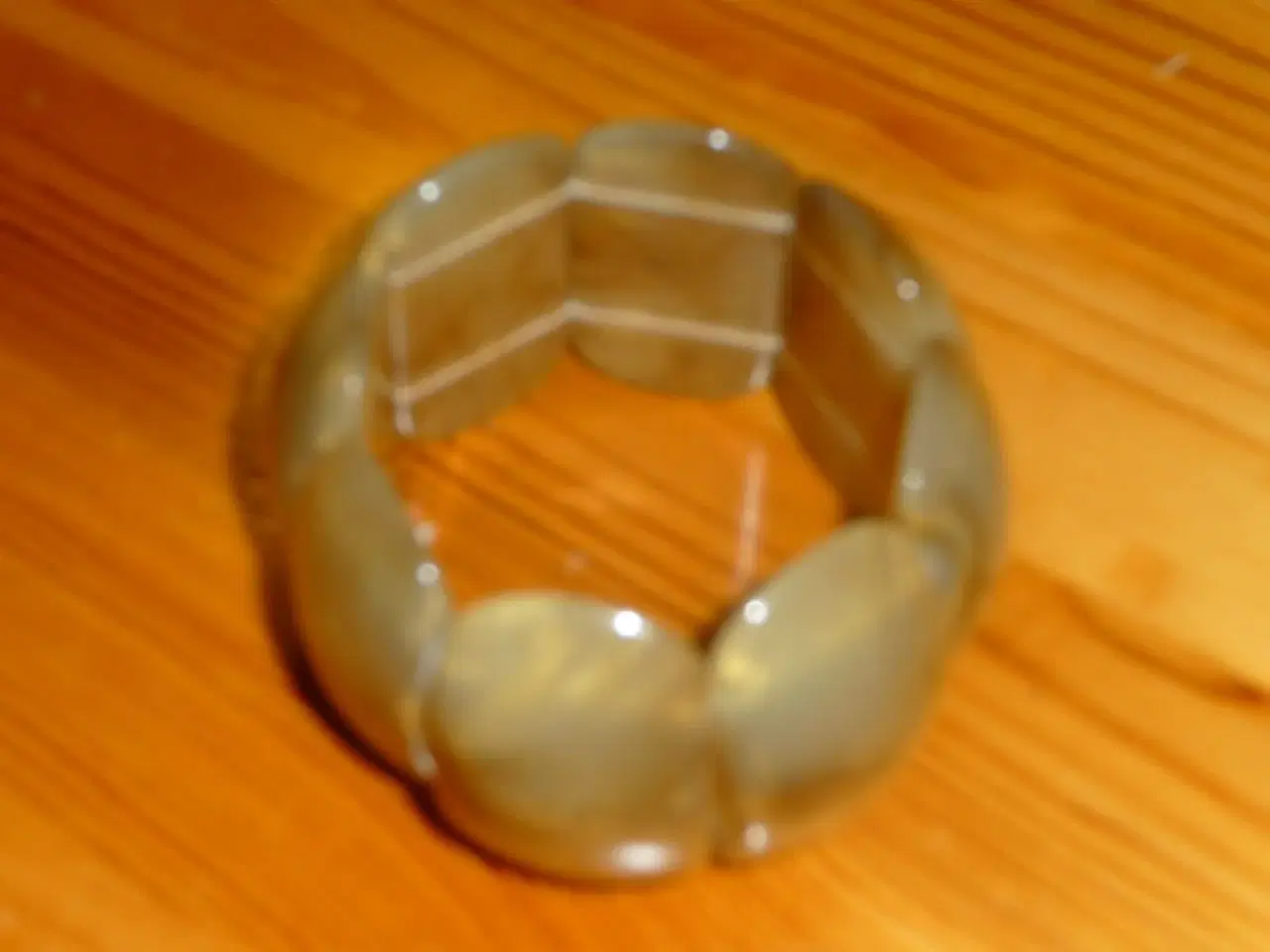 Billede 2 - armbånd med plastik perler.