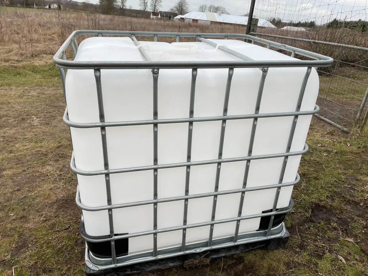 Billede 3 - Regnvandstank 1000 liter