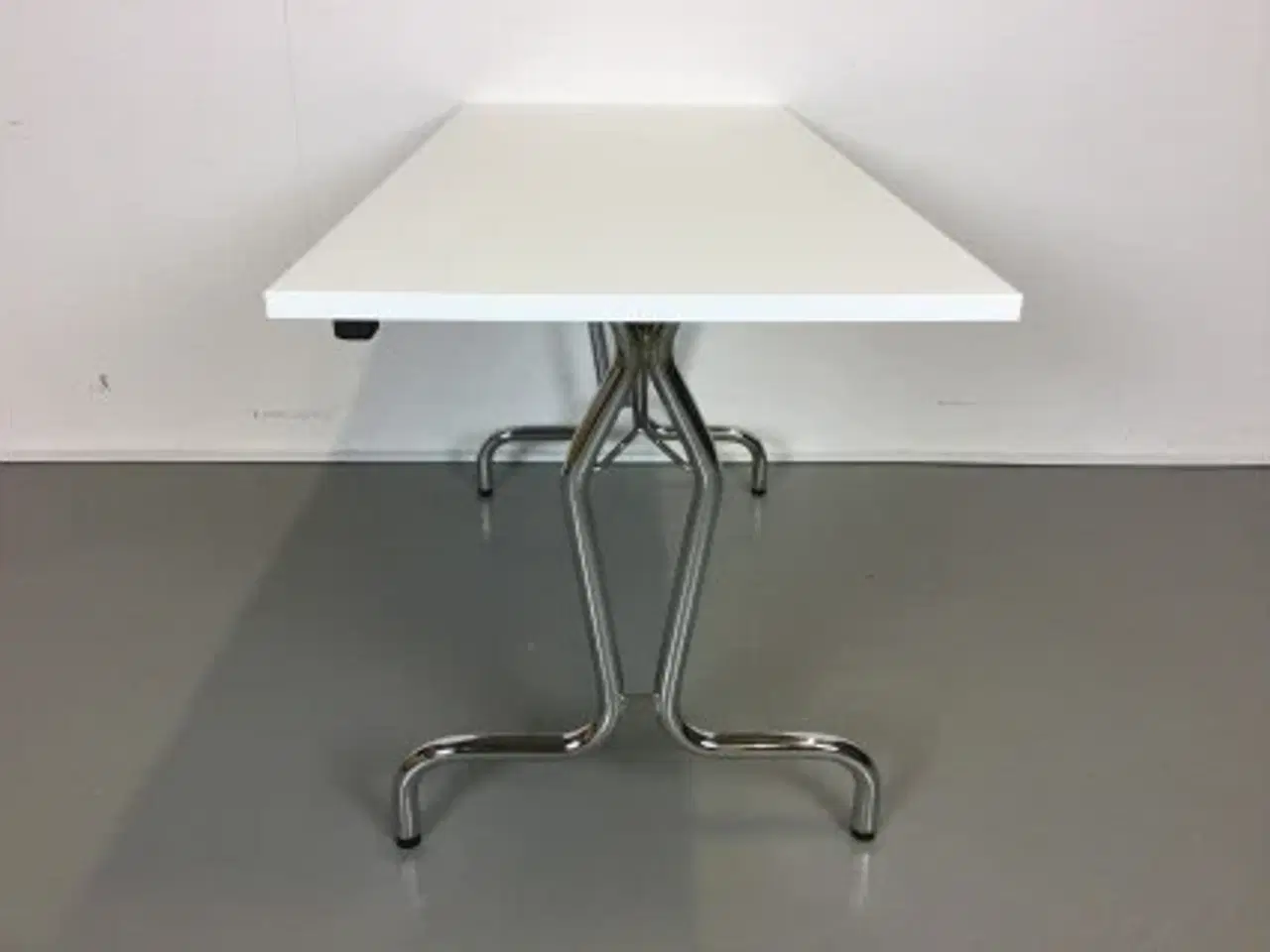 Billede 3 - Kantinebord med ny hvid plade. klapbord. 140x60 cm