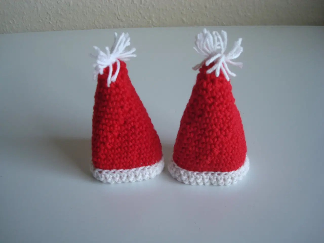 Billede 1 - Julehuer 2 stk. hæklet bestik, bordpynt højde 10 c
