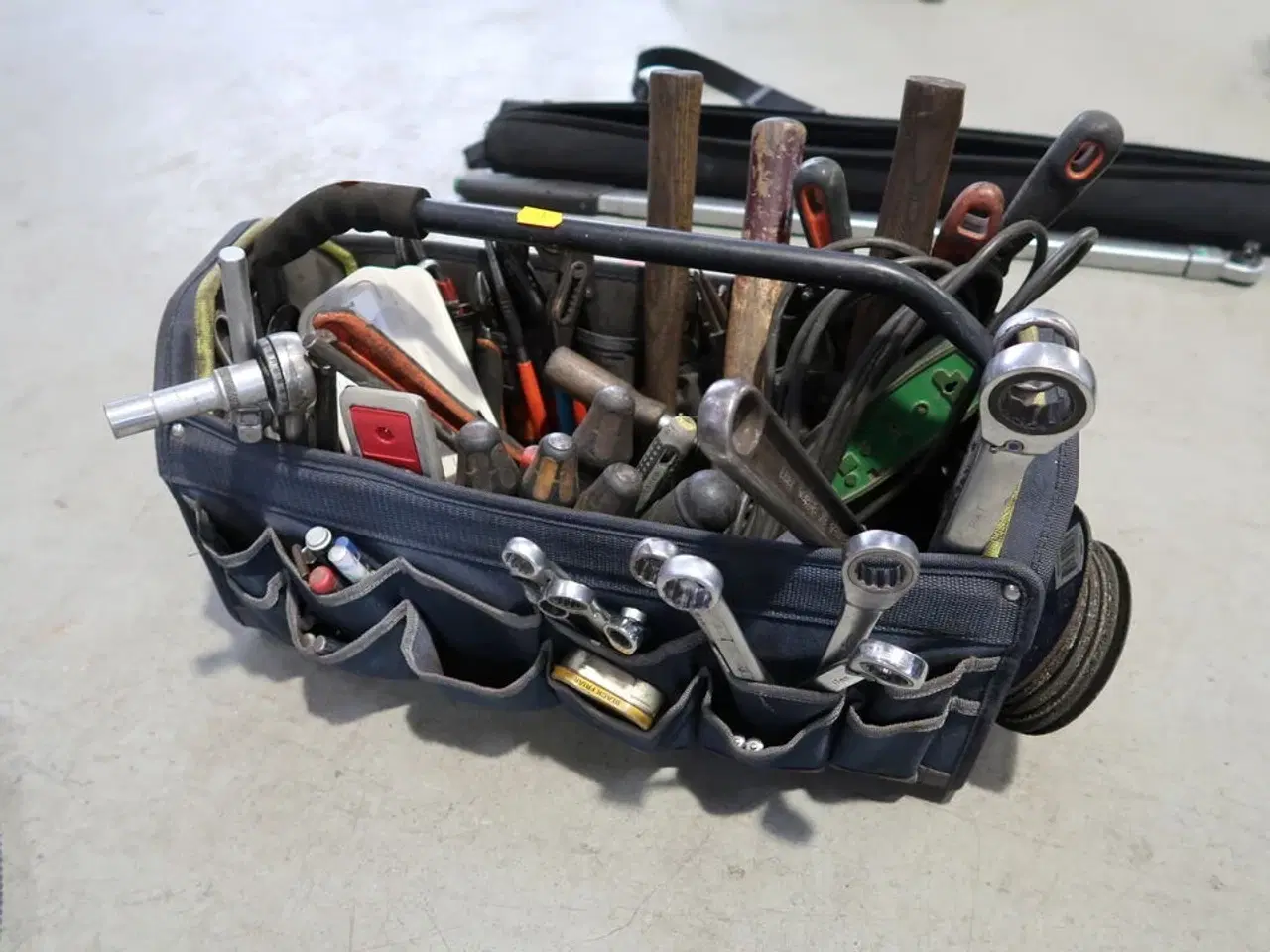 Billede 4 - Værktøjstaske med div. Værktøj