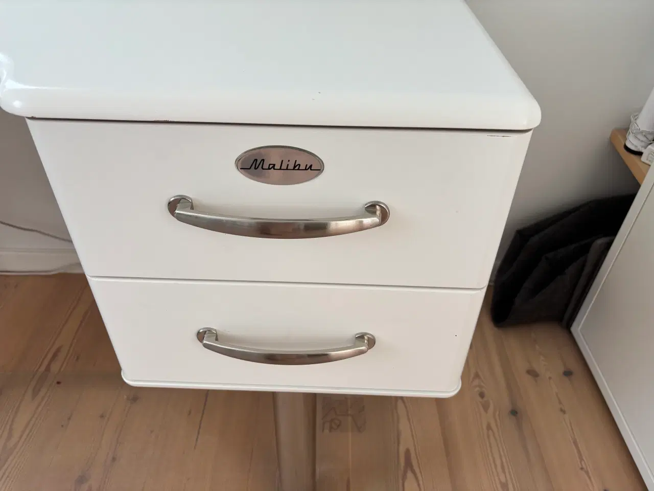 Billede 3 - Malibu skrivebord, meget fint