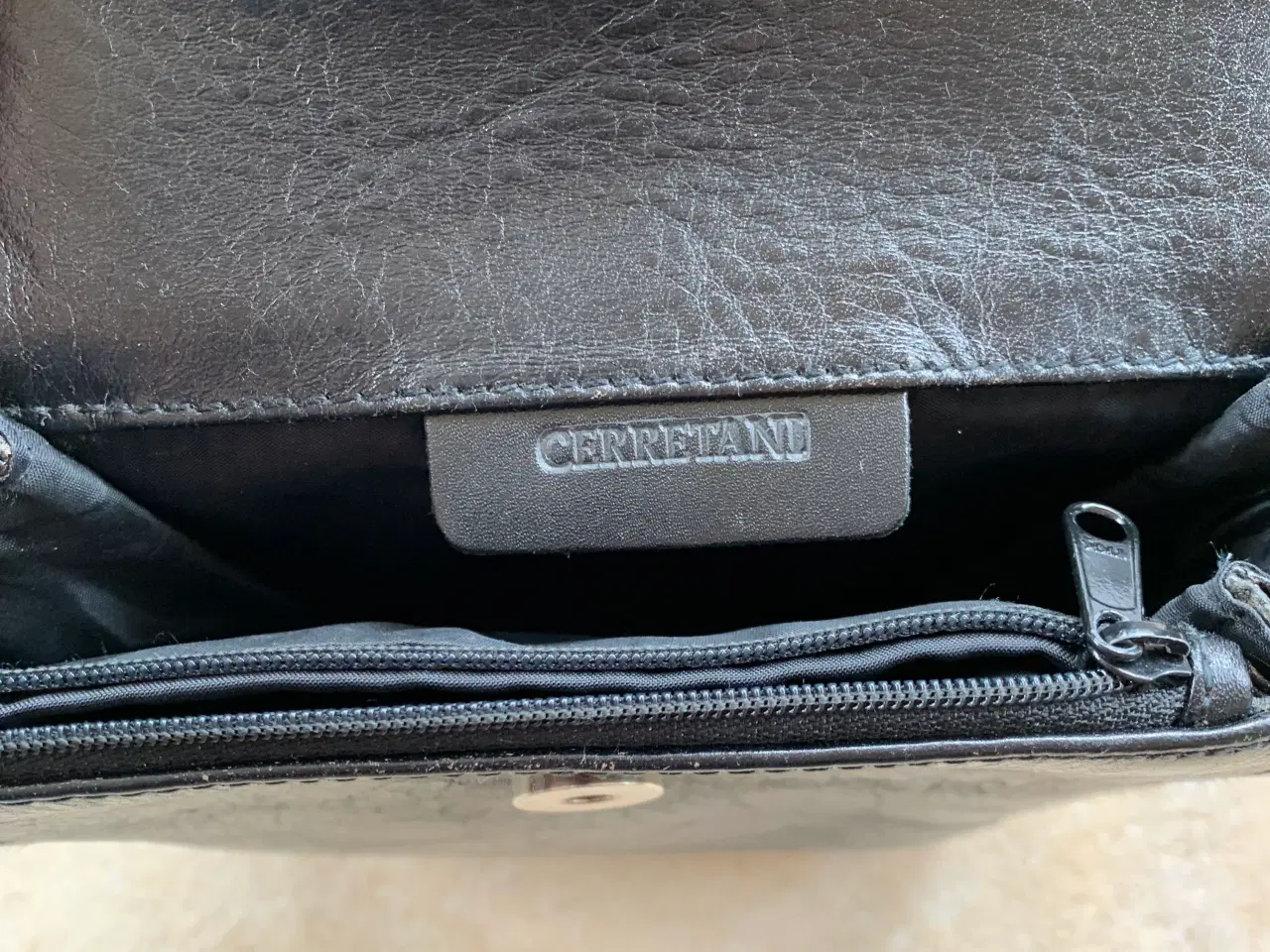 Billede 4 - Skuldertaske i sort 