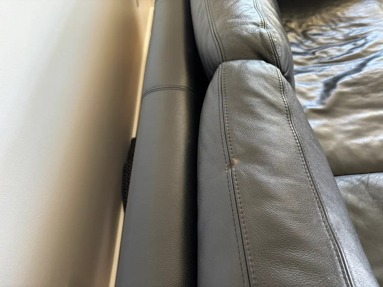 Billede 3 - Sofa i sort skind