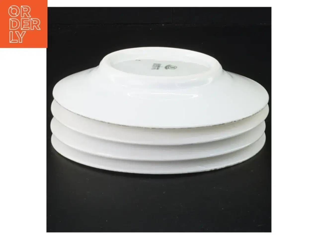 Billede 1 - Kaffestel fra Bing Og Grøndal (str. 25 x 23 cm og 25 x 19 cm og 12 cm og 6 x 9 cm og 15 cm og 27 gang i 25 cm x 16 cm og 30 x 19 cm)