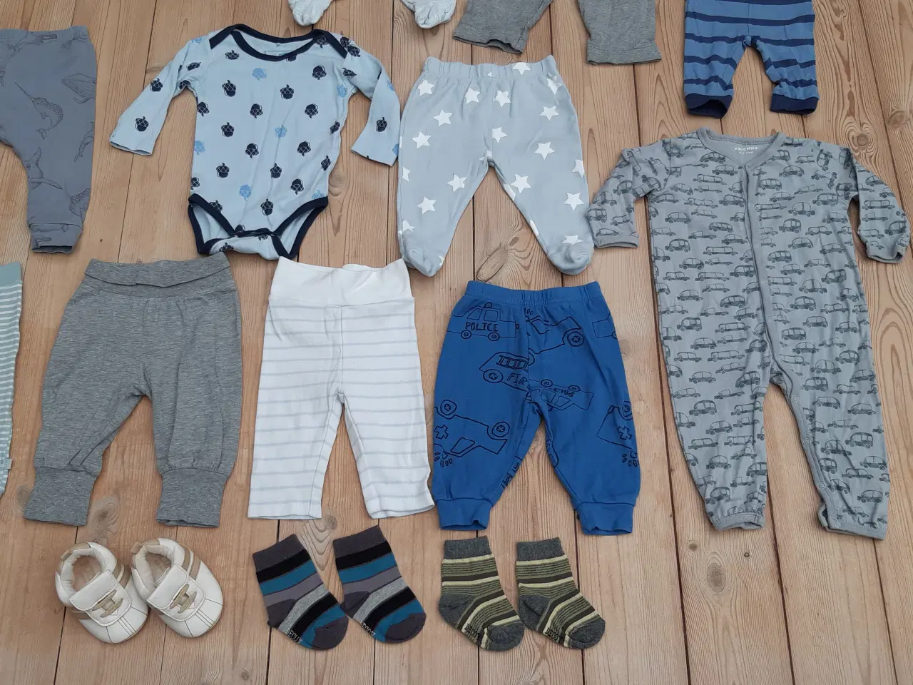 Billede 4 - BABY str 50, 56 og 62 - tøj og sko 