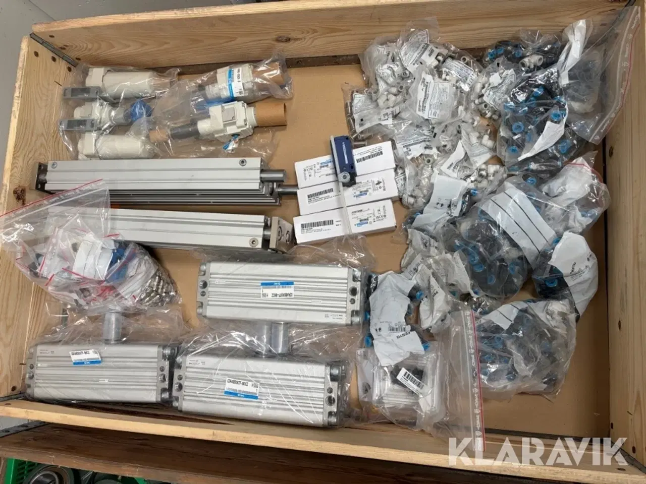 Billede 1 - Lot - cylindre og fittings - 1 palle