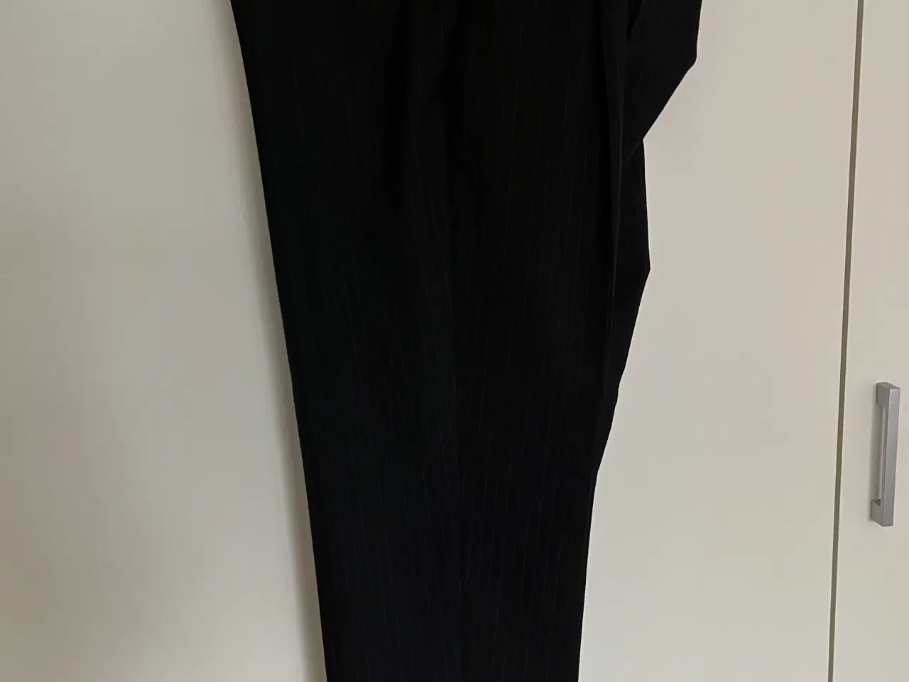 Billede 4 - Nålestribet jakkesæt str. 52