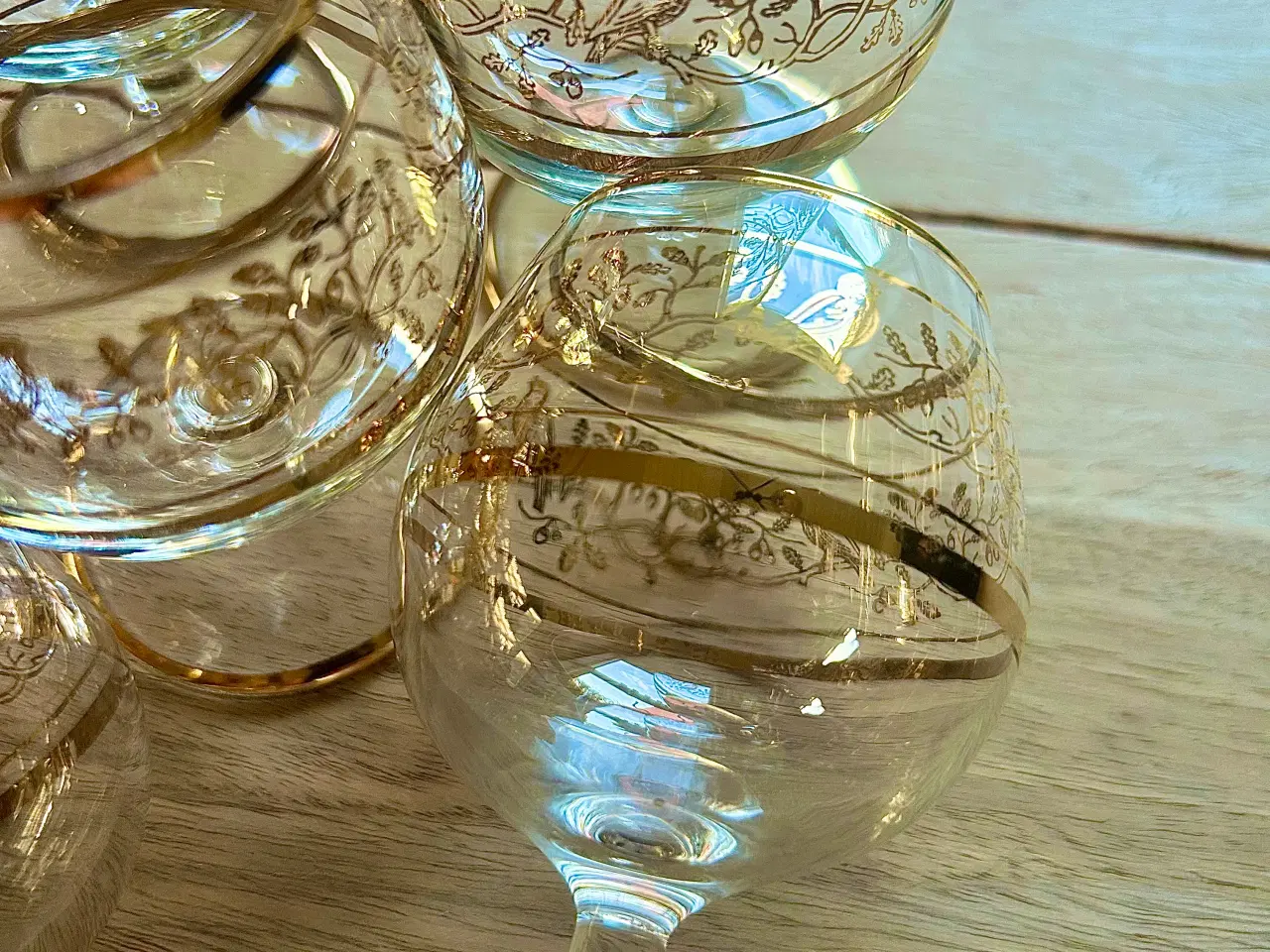 Billede 6 - 8 dekorative cognac glas med guldbemaling af løv o